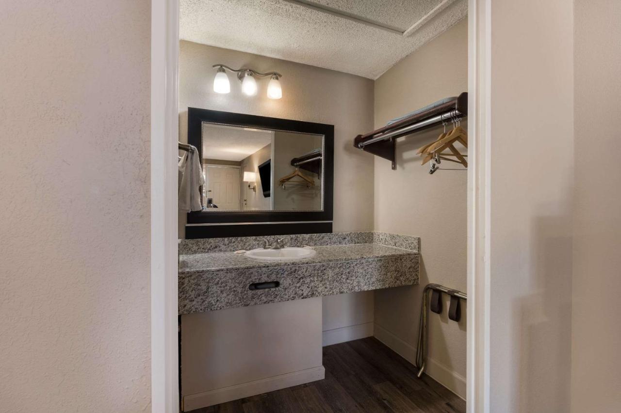 Rodeway Inn Charlotte Airport Area 외부 사진