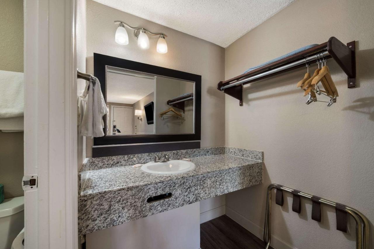 Rodeway Inn Charlotte Airport Area 외부 사진